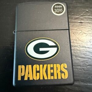 Packers Zippo Lighter - new in‎ box Green Bay NFL